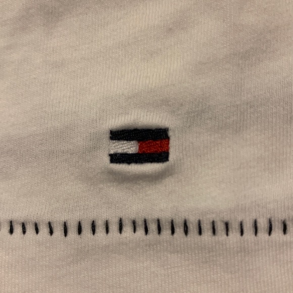 Tommy Hilfiger Large White & Navy Blue Graphic T-Shirt - Picture 5 of 5